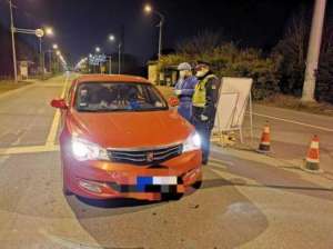 风尖浪口(阳澄湖抗“疫”夫妻档，上阵父子兵)