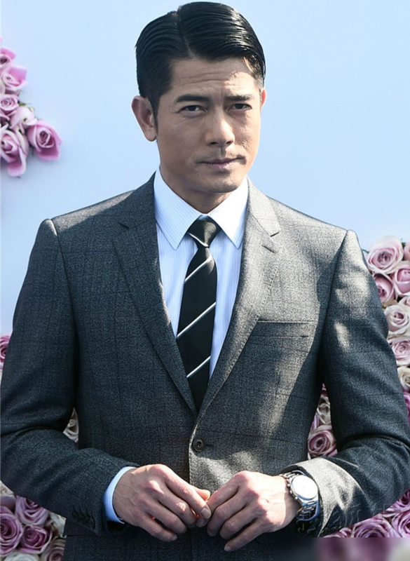 郭富城才是“反油腻”男人：西装笔挺，发型不乱，57岁不输小鲜肉