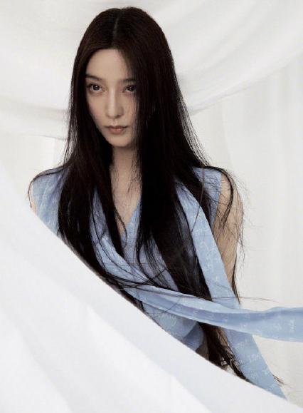 范冰冰重登国内杂志封面，身材暴瘦美出新高度