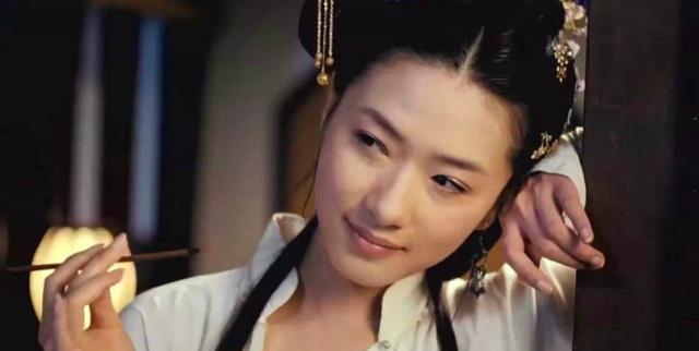 嫂子出一上联，“樱桃小口，齿椤椤，吞粗吐细”，小叔子巧对下联