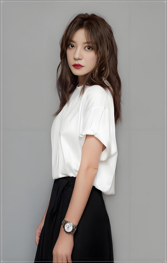 48岁赵薇现状：发福像大妈，哥哥离婚，父亲和公公去世