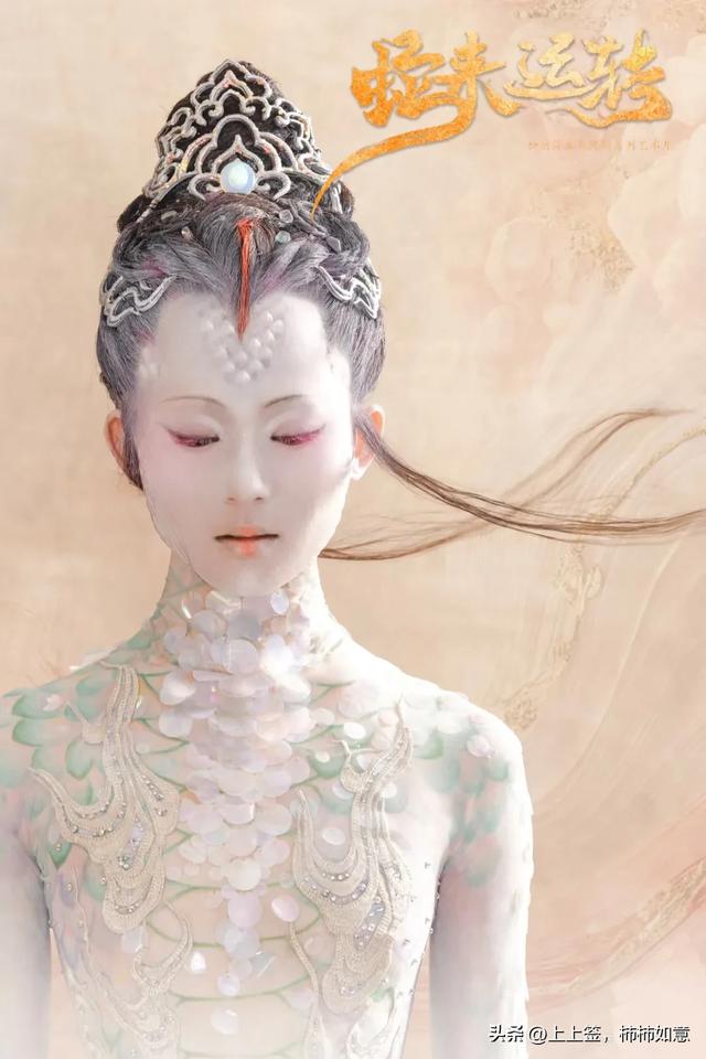 春晚《蛇来运转》 美女蛇灵动现身 人蛇傻傻分不清楚 浑身起鸡皮疙瘩