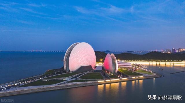 中国唯一建设在海岛上的歌剧院“珠海大剧院”