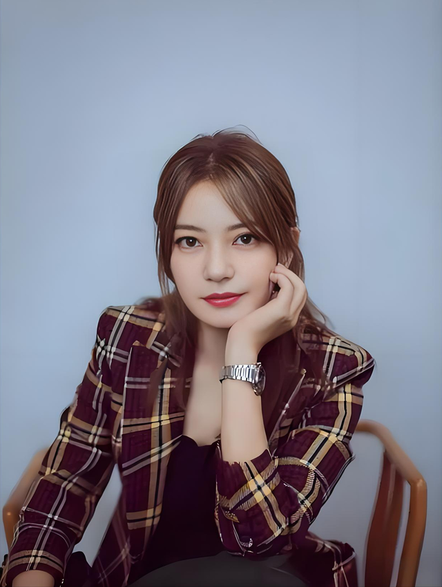 48岁赵薇现状：发福像大妈，哥哥离婚，父亲和公公去世