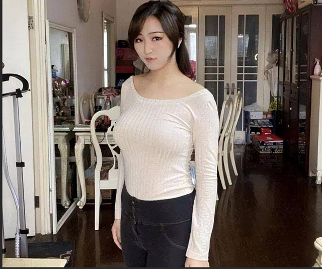 她是范冰冰《苹果》中的裸替，曾自导自演被强暴，被挖出涉嫌裸聊