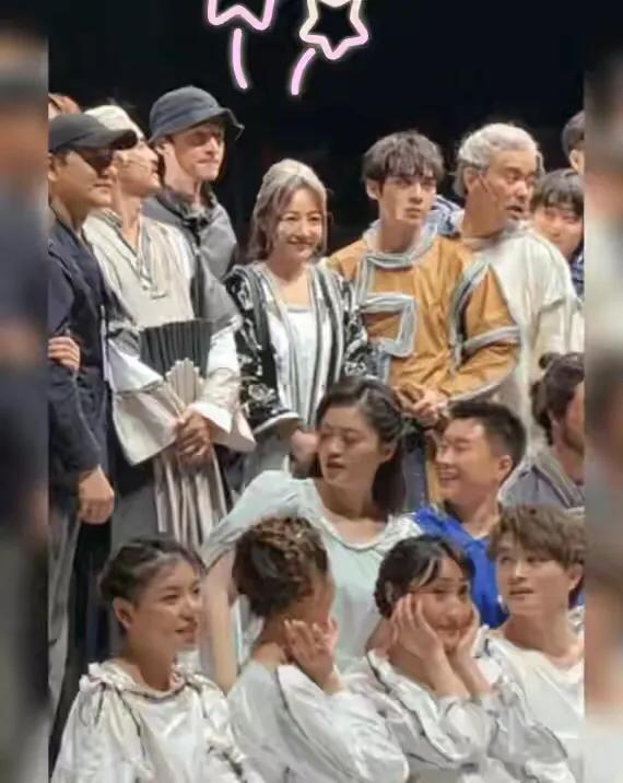 40岁胡歌承认当爸并已结婚一年，女方照片疑曝光，肤白貌美气质佳