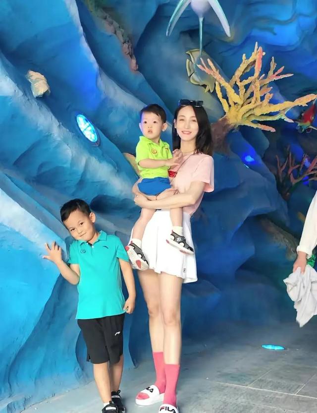 闫博雅：26岁嫁“乒乓冠军”王皓，伺候生病婆婆，为丈夫放弃梦想