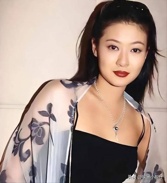 星女郎被母亲逼迫，一年拍10部“风月片”，为情疯癫29岁弃子跳楼