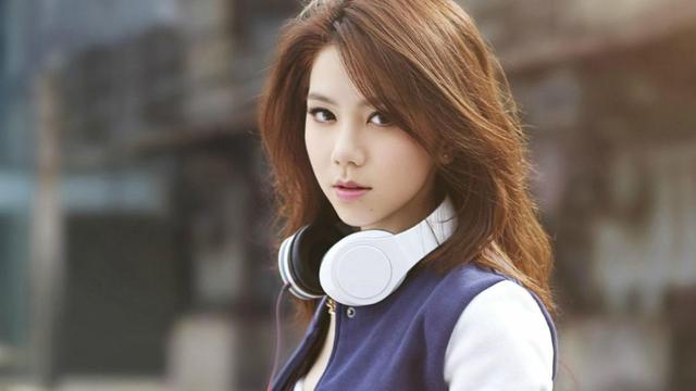 富婆邓紫棋：16岁出道25岁登福布斯，不到30岁豪宅好几套