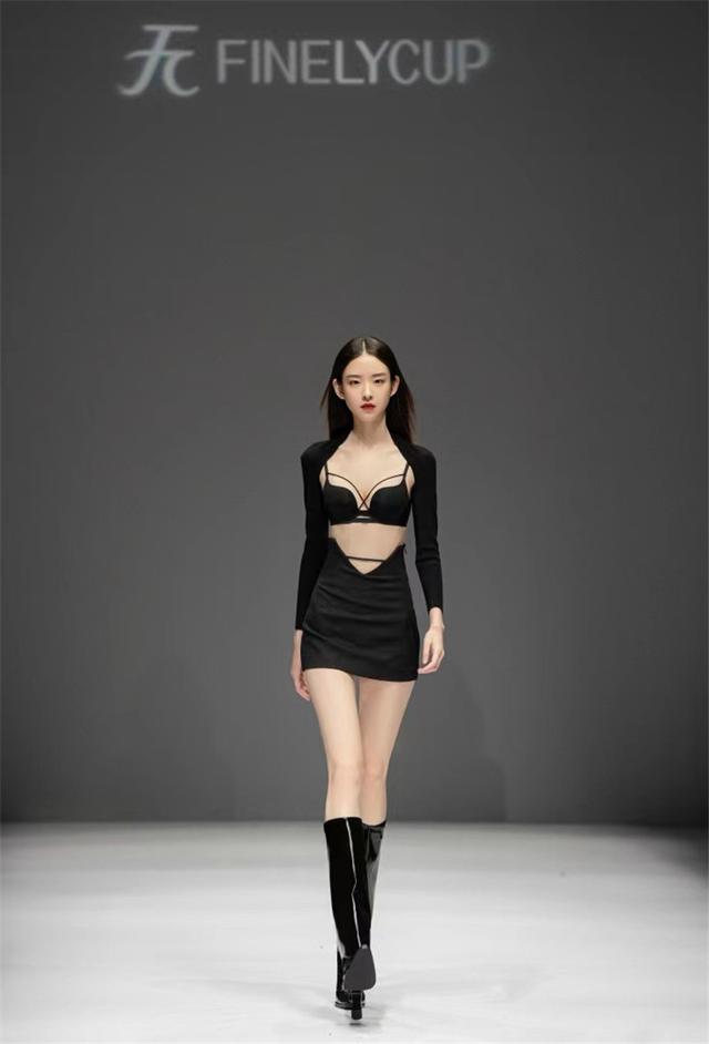 中国国际时装周:FINELYCUP梵妳卡波的内衣美学和商业哲学