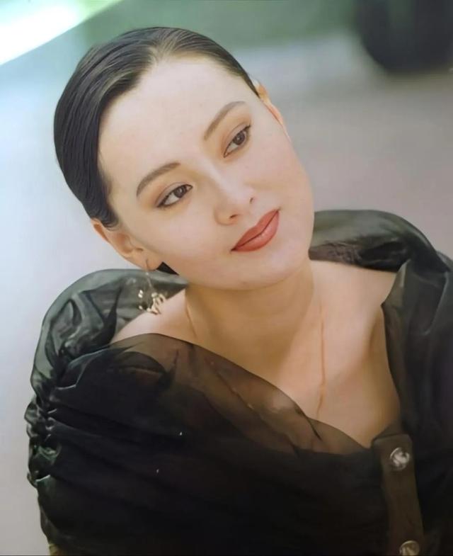 抛弃重病丈夫,甩掉著名导演,55岁再嫁比利时豪门的她现状怎样了