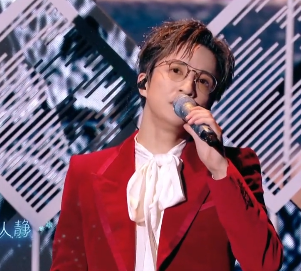 卫视春晚明星集体串台,小岳岳再现经典表情包,TVB春晚也凑热闹