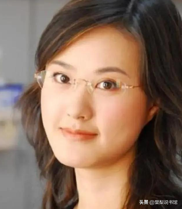 秦方：曾是重庆最美高考状元，今是央视知名女主持，42岁依然单身