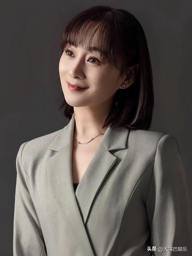 《雪豹》15年后,五位女演员不红各有苦衷,白月光“萧雅”近照美