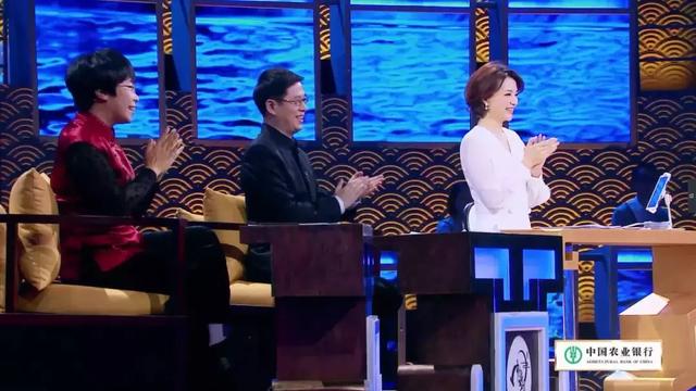 在云端里爱诗，在泥土里生活，在岁月中一直洒脱