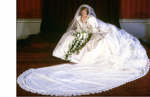 悉数史上盛大皇室婚礼 哪件婚纱最有名?