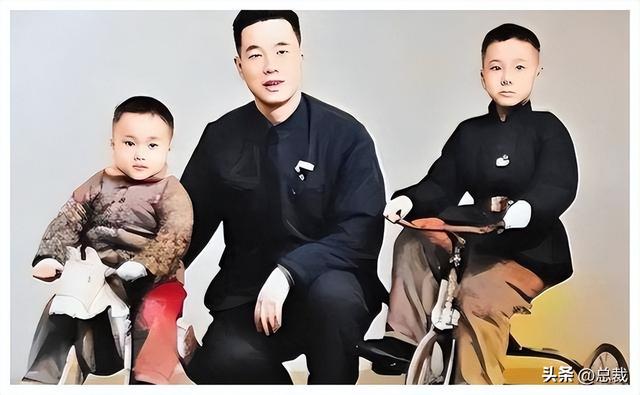 1965年,李鹏总理和儿子李小鹏、李小勇在北京,拍下的罕见合影