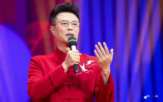 白燕升,结婚九个月妻子瘫痪不抛弃,45岁离开央视,50岁儿女双全