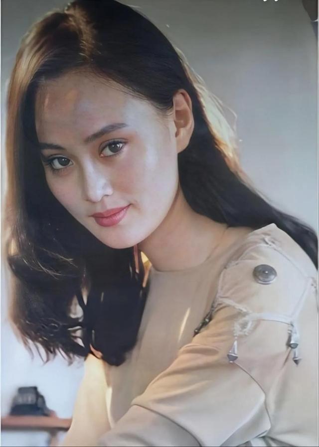 抛弃重病丈夫,甩掉著名导演,55岁再嫁比利时豪门的她现状怎样了