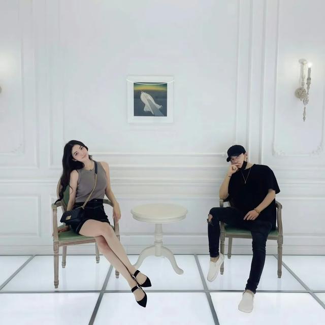 唐禹哲情人节高调放闪!抛开偶包与台美混血千金勾肩、亲吻