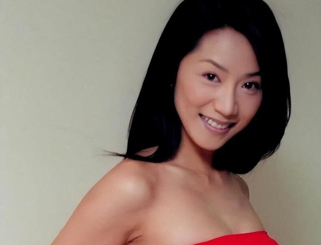 苦熬7年逼走原配，上位3年“遭报应”，脖子以下全是瘤惨死豪宅