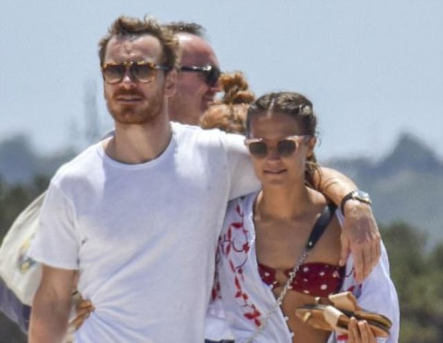 外媒曝“法鲨”“坎妹”下月大婚!相识三年修成正果