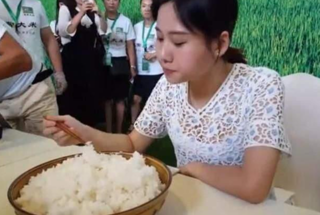 密子君：吃播界鼻祖，大胃王被央视批评浪费后，为何她却人气依旧