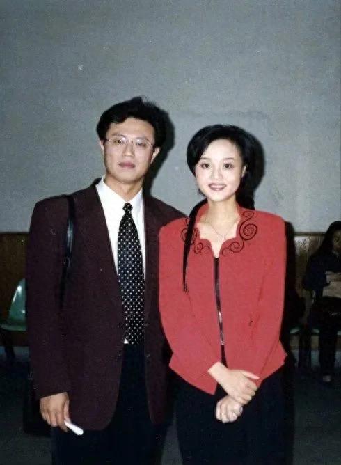 白燕升,结婚九个月妻子瘫痪不抛弃,45岁离开央视,50岁儿女双全