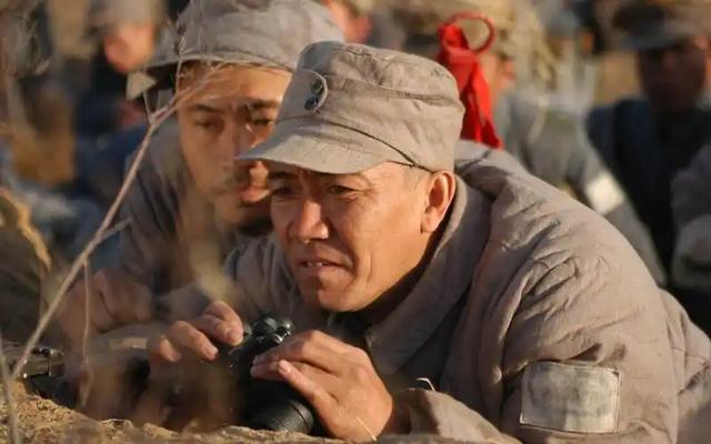 三刷《亮剑》后，才懂得身为师长的李云龙，为何敢顶撞王副军长