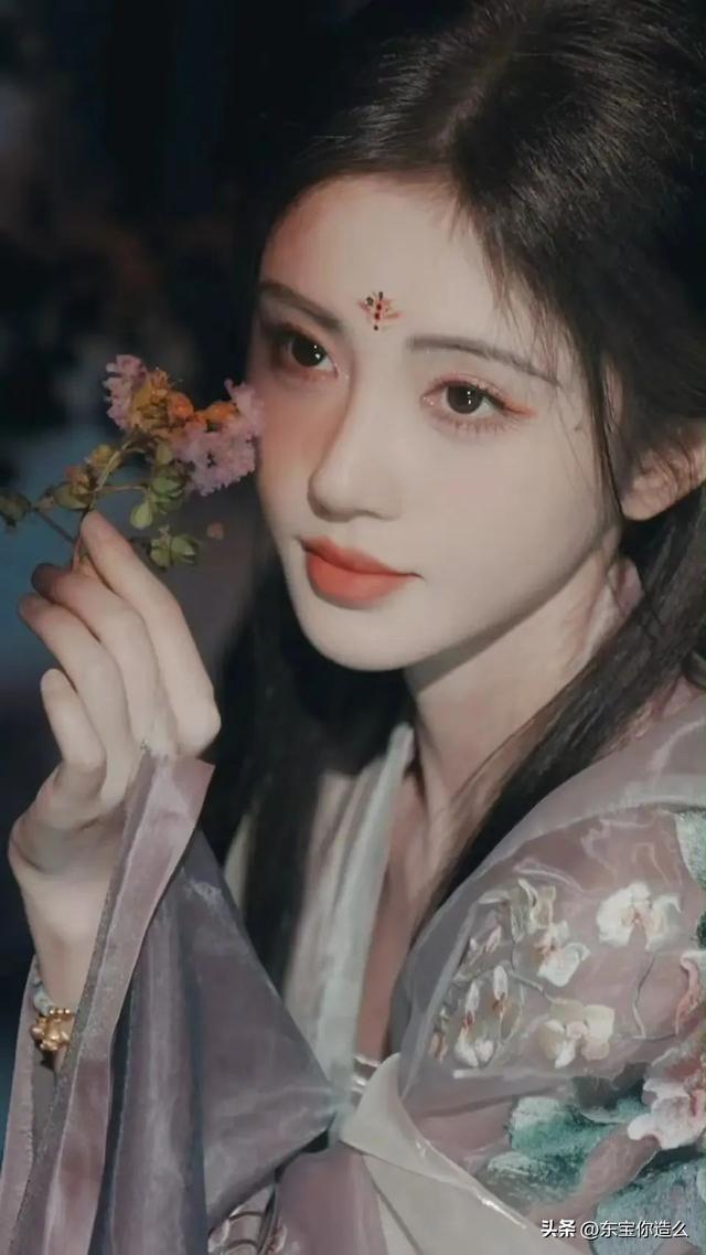 嫦娥不是谁都能演，有人飘飘欲仙，有人脸黑脖子粗又土又丑