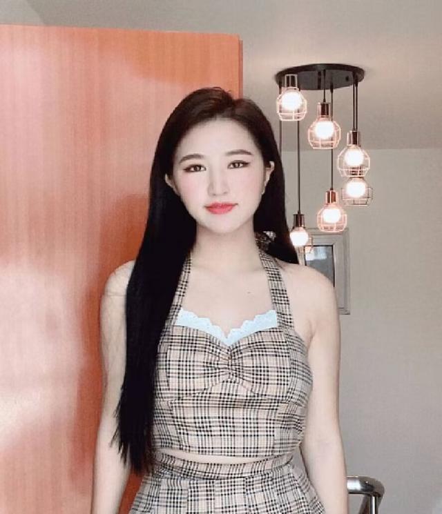 她是范冰冰《苹果》中的裸替，曾自导自演被强暴，被挖出涉嫌裸聊