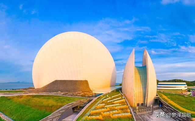 中国唯一建设在海岛上的歌剧院“珠海大剧院”