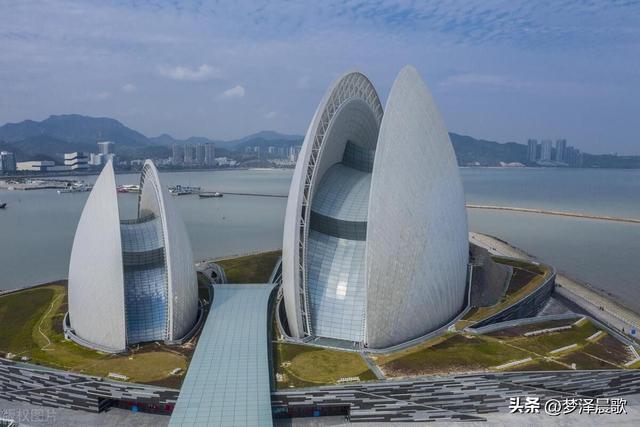 中国唯一建设在海岛上的歌剧院“珠海大剧院”
