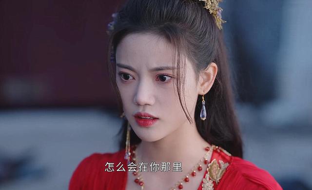 《长月烬明》叶冰裳真面目曝光，澹台烬为何舍苏苏救她？原因有三