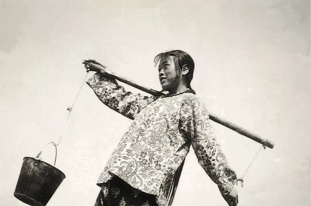 老照片:29位大明星的少女时代 个个像花骨朵般美丽 刘晓庆斗志昂扬