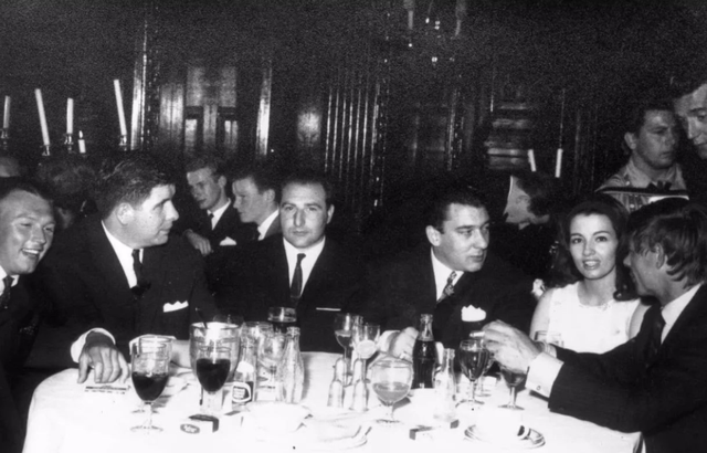 从贫家女到交际花，曾因美貌搅动英国政坛，晚年沦为落魄大妈