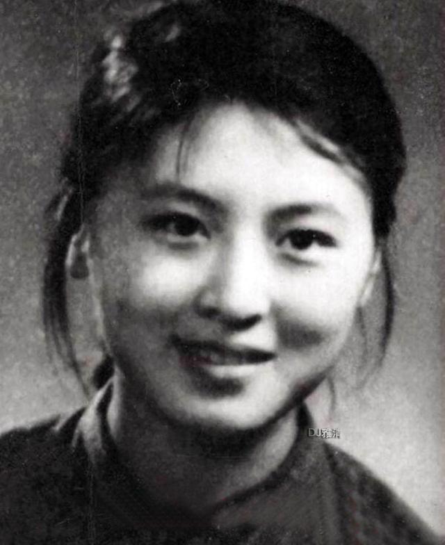 老照片:29位大明星的少女时代 个个像花骨朵般美丽 刘晓庆斗志昂扬