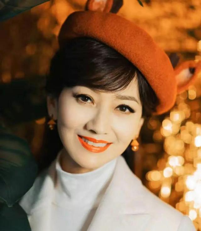 赵雅芝出轨被家暴,二婚嫁“花心龙套男”,情人痴等10年削发出家