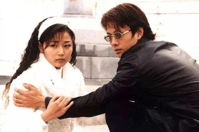 万绮雯嫁陈十三19年无子,不过却让她得到梦想中该有的爱情。