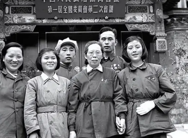 96年李鹏探望帅孟奇，听旁人介绍总理来了，忙纠正：是李鹏，李鹏