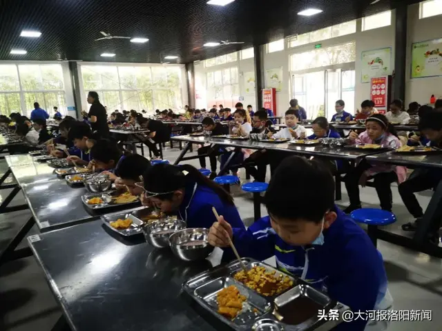 LYIS精神——洛阳国际学校致敬最美管理者