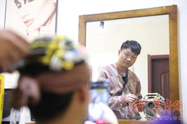 【步伐·新春走基层】理发师小阮：真诚对待每一名进店的顾客