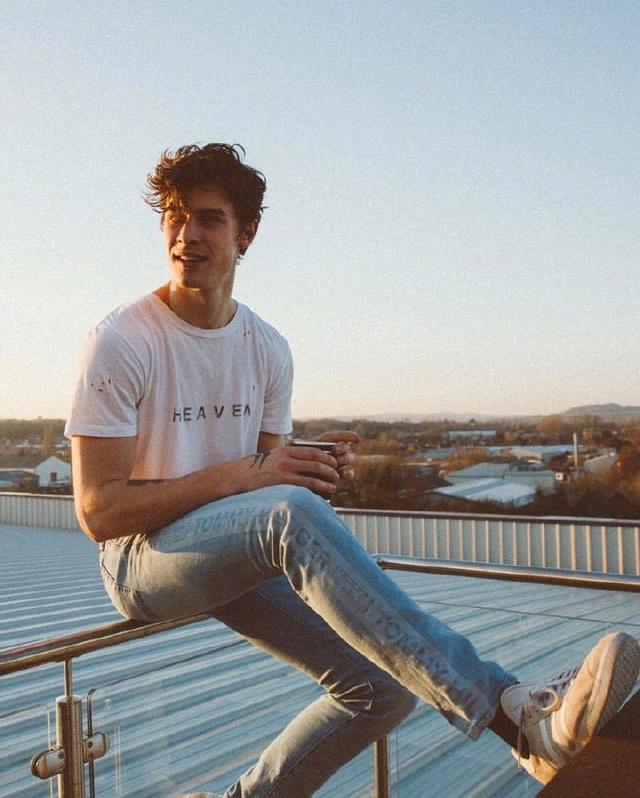 萌德沐浴在阳光下 最新写真满满的少年气息无敌帅