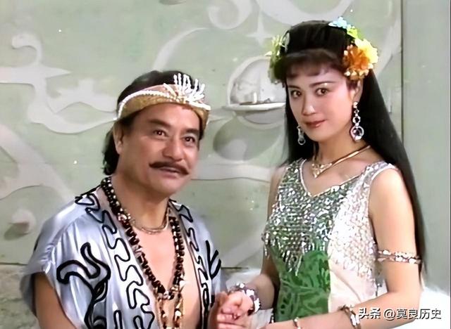 轩辕坟三妖,九尾狐狸变成妲己,鸡精、琵琶精变成了什么?