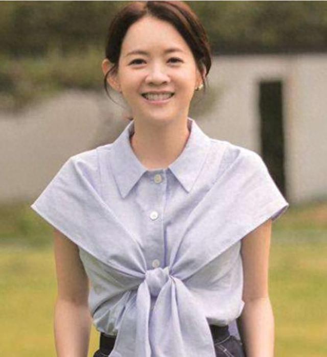同居19年不结婚不生孩，51岁的曾宝仪活成这样，难怪曾志伟不催婚