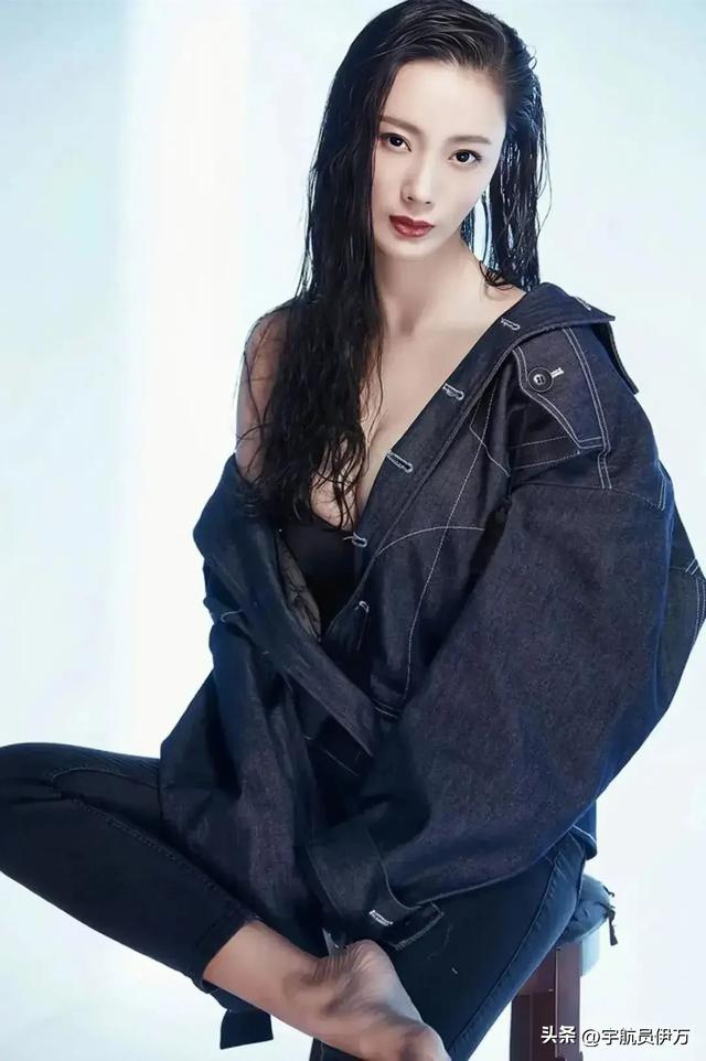 “人间尤物”王李丹妮：为帮初恋拍大尺度片却遭背叛，如今后悔吗