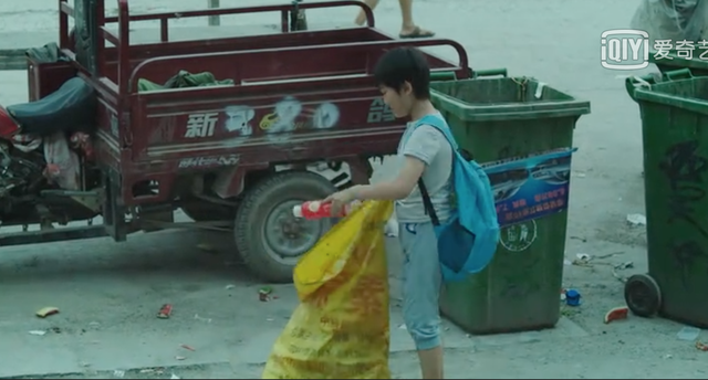 《唤爱》：妈妈去世，爸爸瘫痪，5岁的他捡破烂改变了自己的人生