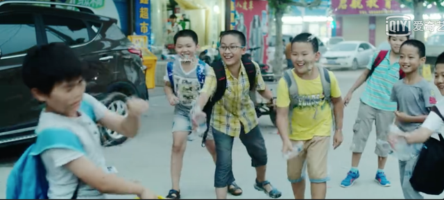 《唤爱》：妈妈去世，爸爸瘫痪，5岁的他捡破烂改变了自己的人生