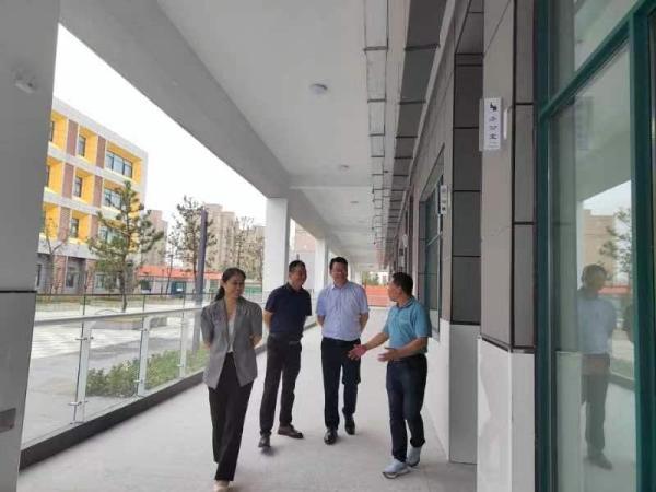 定远县副县长许倩深入定远县滨湖小学检查指导开学工作