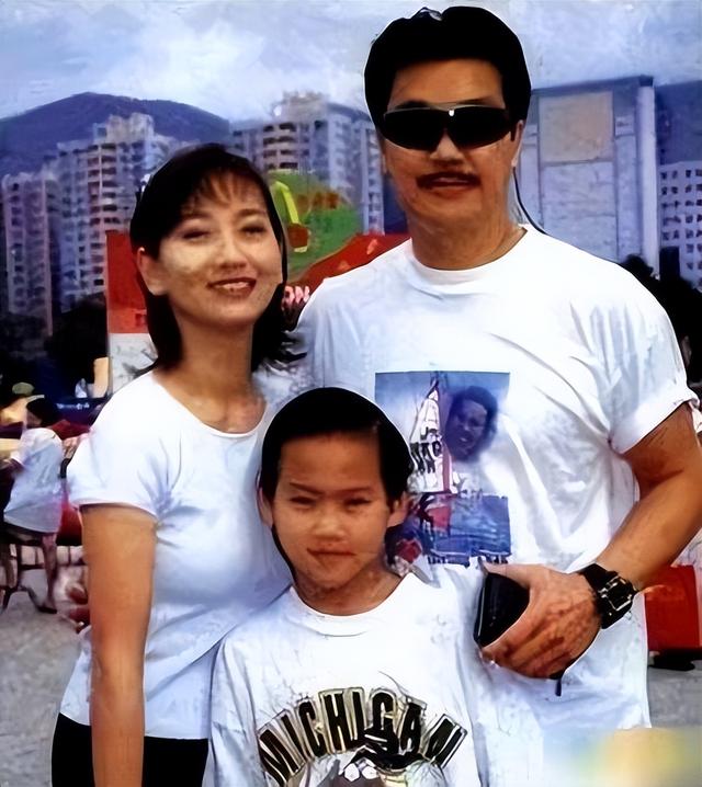 赵雅芝出轨被家暴,二婚嫁“花心龙套男”,情人痴等10年削发出家